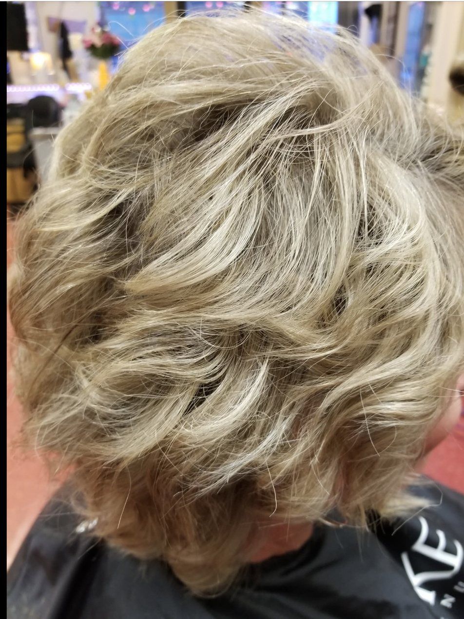 Short layered blonde haircut